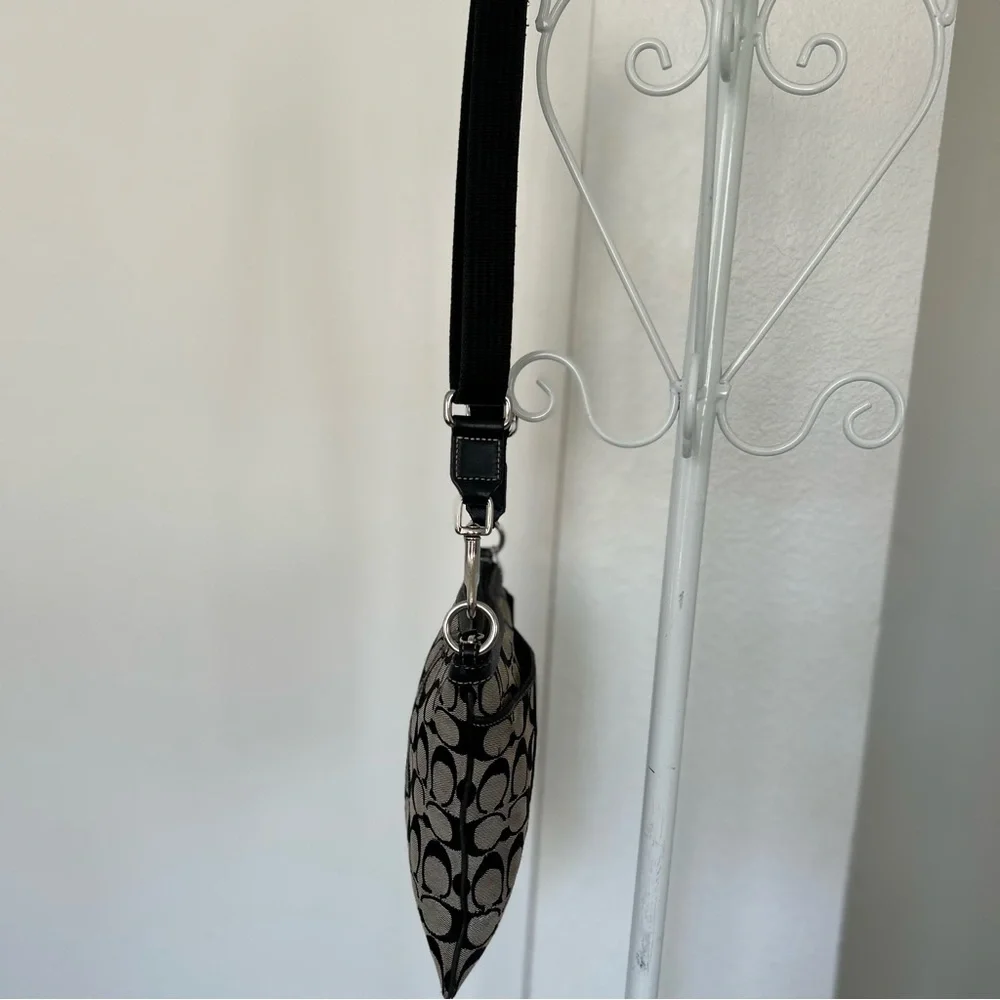 Coach black crossbody purse - Picture 3 of 10